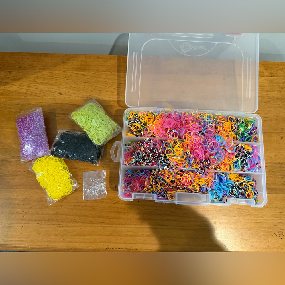 Colorful Loom Bands Kit for Creative Crafting